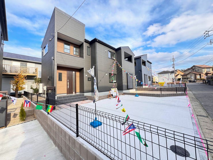 駐車スペースは広々並列3台可♪