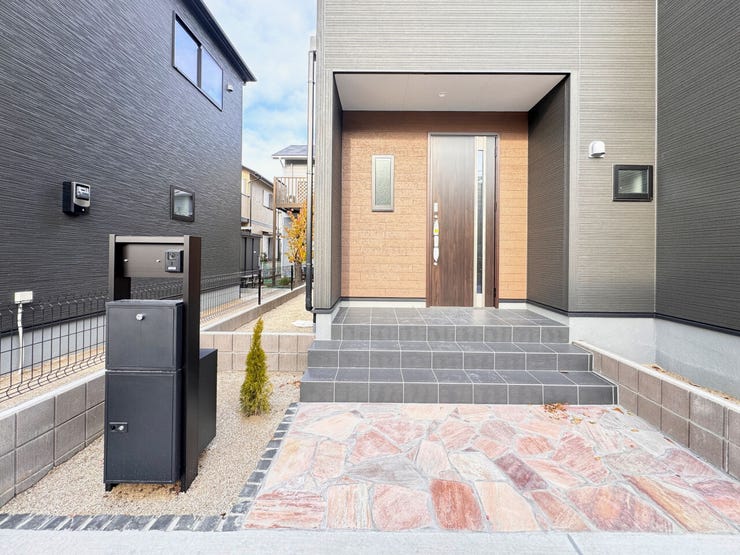 モニター付きインターホン・ポスト・宅配ボックス付きの機能門柱♪