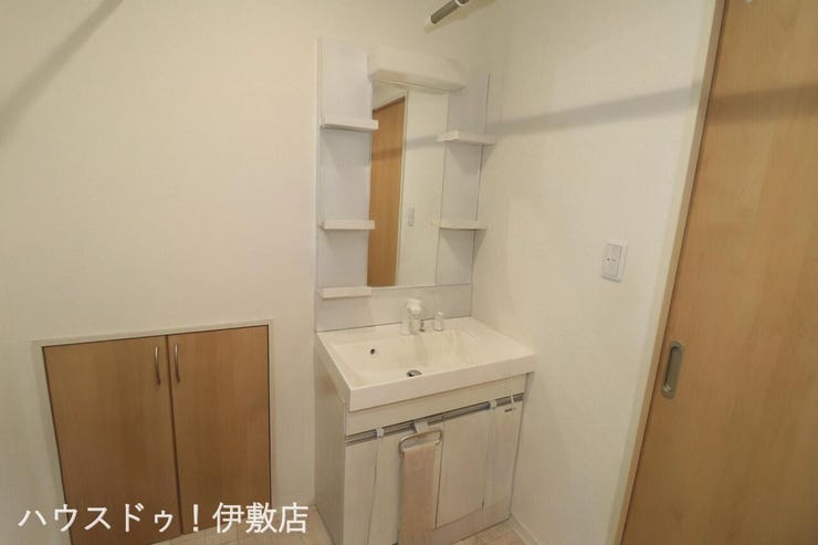 【洗面台】
白く清潔な洗面台は一日のはじまりのスイッチを入れるのにピッタリなスペース。