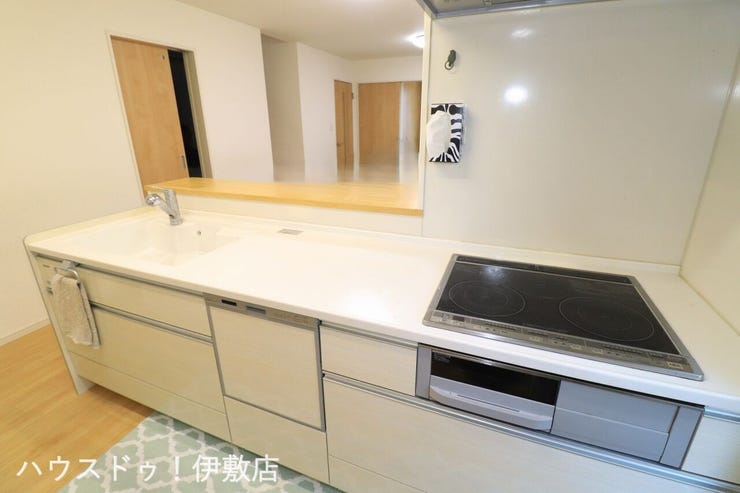 【キッチン】
カウンターキッチンで家族の笑顔を見守りながら調理できます!