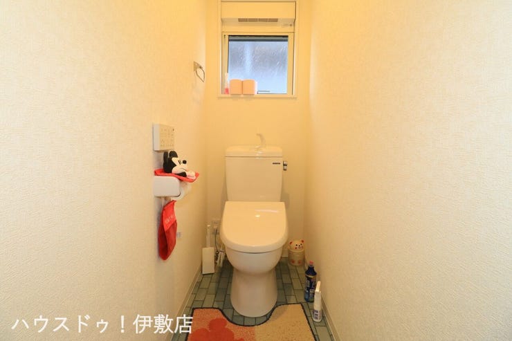 【2Fトイレ】
2カ所に省エネ仕様のトイレ!2階から階段を降りなくてもいいので、お部屋からの移動が短縮できます。