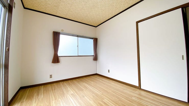 日当り良好の洋室!
明るい空間となっております。