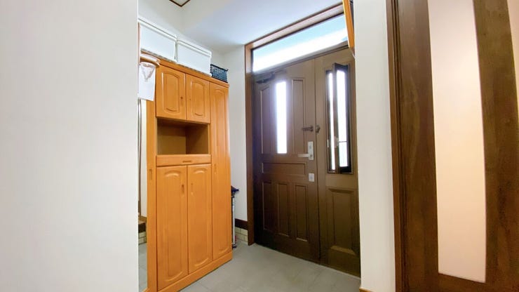 高さのある収納スペースがあり、靴以外も収納頂けます。