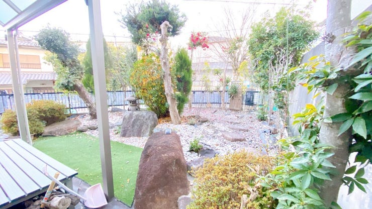 お庭付き住宅。
家庭菜園やガーデニングなども楽しめます◎
