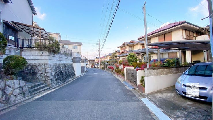 あたたかな陽が差し込み、優しい風が吹き込む陽当り・通風良好な立地です。