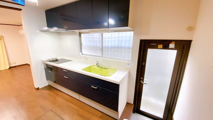 大きなシンクと調理台で、キッチンでの作業がはかどります♪