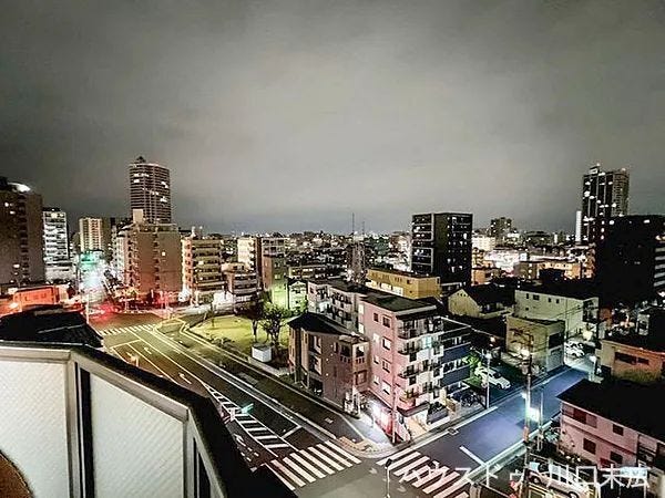 煌めく街の灯りが日常の風景となる夜景。一日の終わりに安らぎをもたらし、都市生活ならではの豊かな時間を実感できます。