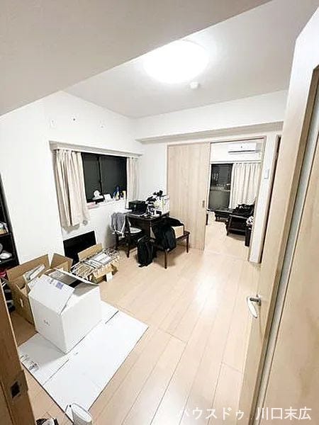 独立した居室として、書斎や趣味の部屋など多目的に活用できる空間設計。落ち着きのあるプライベートタイムを叶えます。