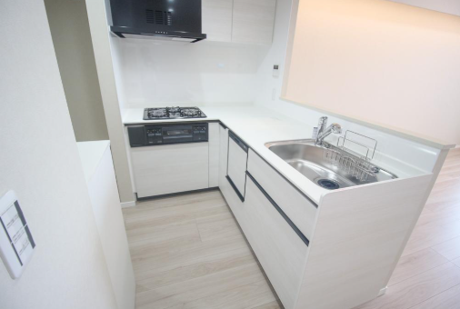 ゆったりと使えるL字型キッチン
外の景色を楽しみながらお料理ができます♪