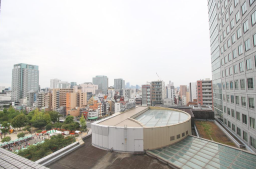 目の前が開けているため、採光・通風も安心です。