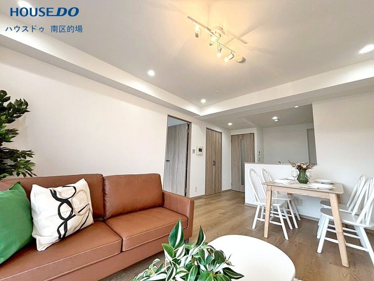 暮らしの中心になるリビングは、やさしい日差しが入る開放的な空間です。