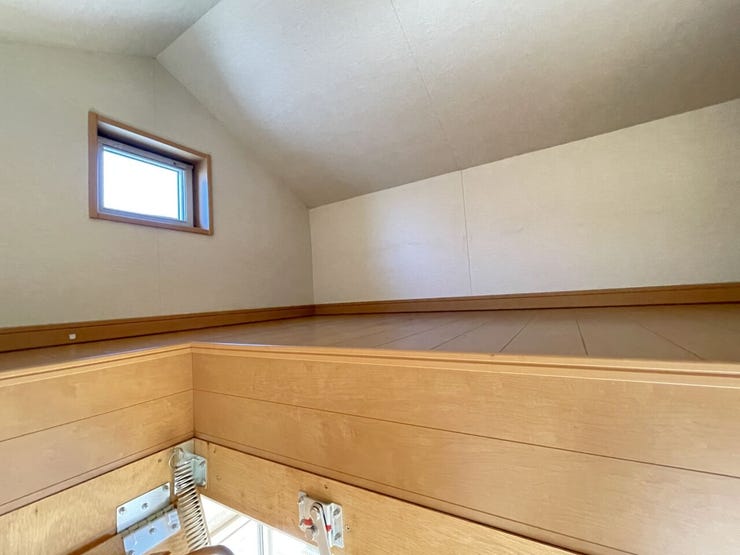 ◇屋根裏収納があるため、居住空間を圧迫せずに季節ものやレジャー用品など収納いただけます♪