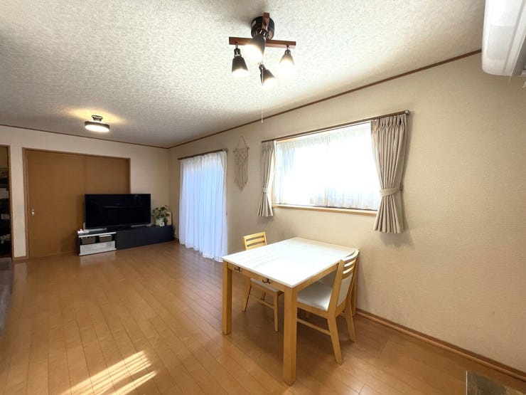 ◇LDK別アングル
南東側の窓から暖かい日差しが差し込みます♪