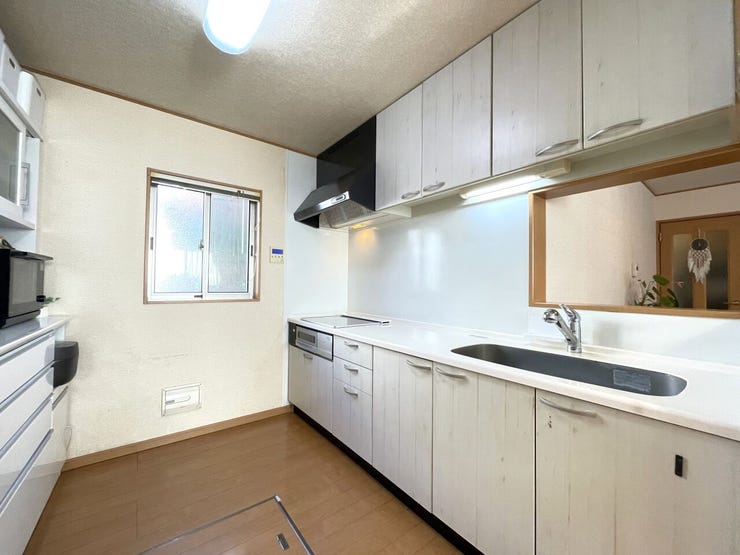 ◇カウンターキッチンでご家族とのコミュニケーションをとりながら作業していただけます。