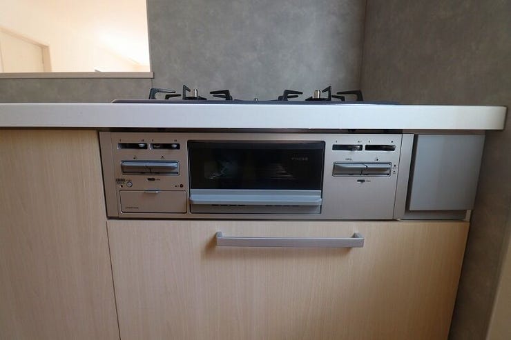 【Gas stove】
グリル付き3口ガスコンロです。
お料理もはかどりますね♪