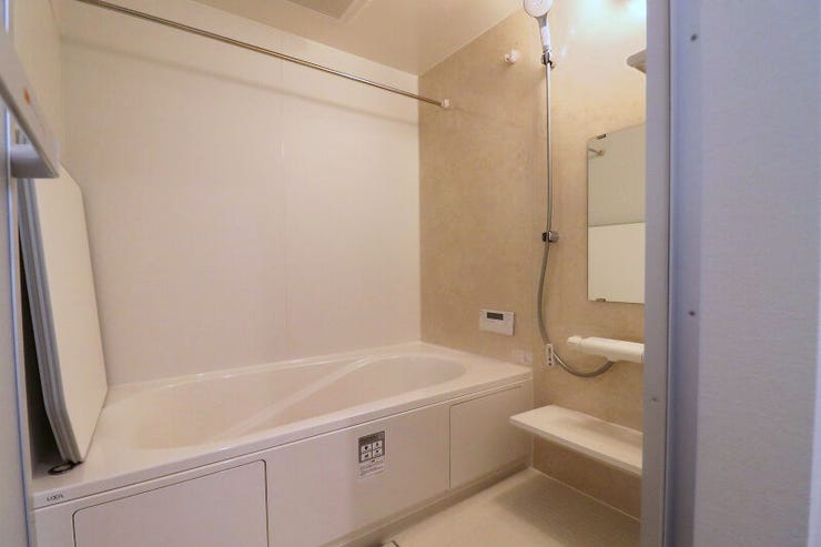 【bath room】
ゆったりと入浴可能な大きさの浴室。
お子様との入浴も楽しめそうですね♪
