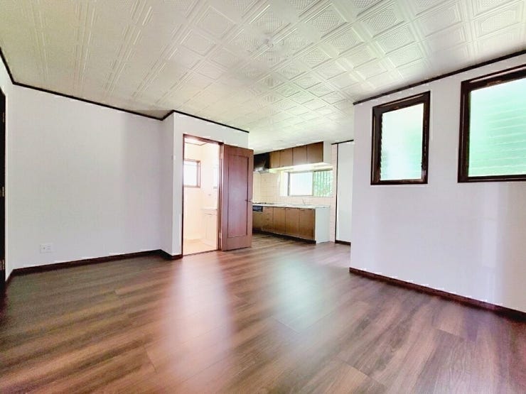 シンプルながらも洗練されたデザインが、住まいの中心を美しく飾ります。