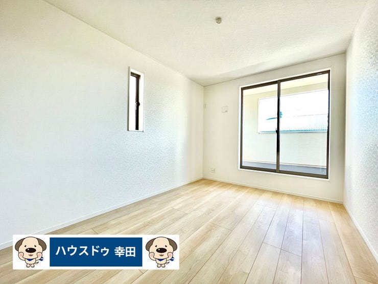 2階:6帖の洋室
バルコニーに面しているお部屋です