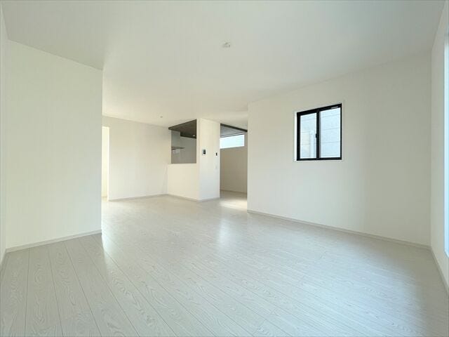 広々とした空間にスッキリと家具を配置すれば、
いつでも片付いた状態をキープできます。