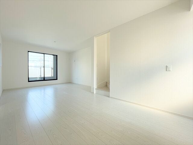 自分の好きなソファやテーブル、インテリアグッズを設置できます。
カーペットなどの床材や、テーブル、ソファーなどのインテリアにこだわってもいいですね。