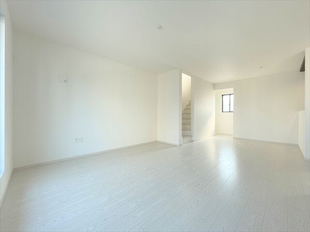 リビングとダイニングキッチンがワンフロアに集まった開放的な空間。
できた料理をすぐに食卓へ運べるのも嬉しいところです。