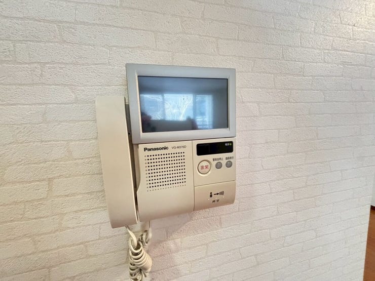 《モニター付きインターホン》
急な来客時も安心!