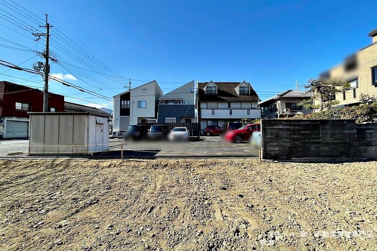 幹線道路へのアクセスも良く、お車での外出もスムーズ。多方面へ動きやすい立地。