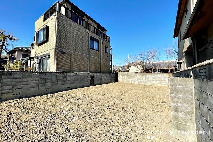 落ち着いた住宅街に位置。静かな環境で、家族との時間を大切に過ごせる場所です。