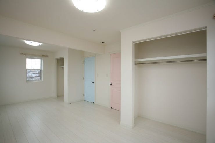 5.6畳と5.9畳に間仕切り可能な洋室
建築当時の写真となります