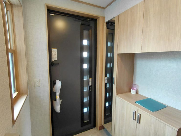 室内(2026年1月)撮影
◎本日案内可能◎
小窓付きのため暗くなりがちな玄関も明るく照らしてくれます♪