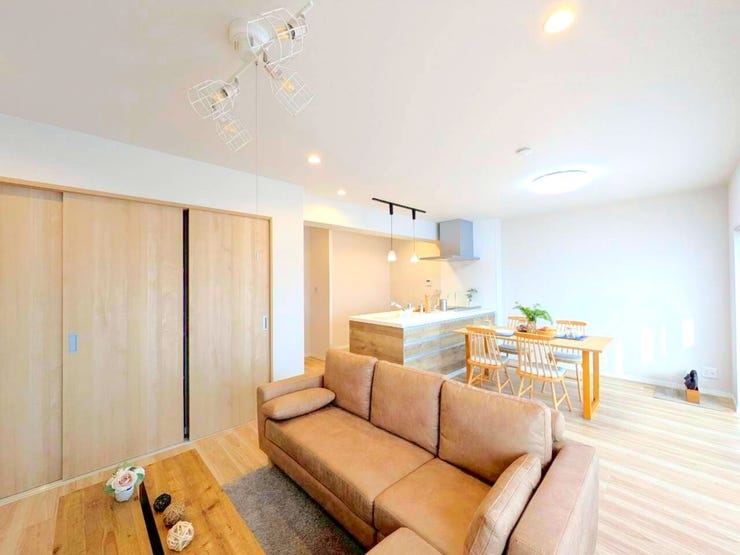 リビングとダイニングが隣同士になっているため、メリハリのある生活ができます。