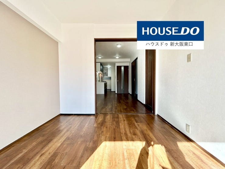 南東向きのバルコニーがある13帖のLDK