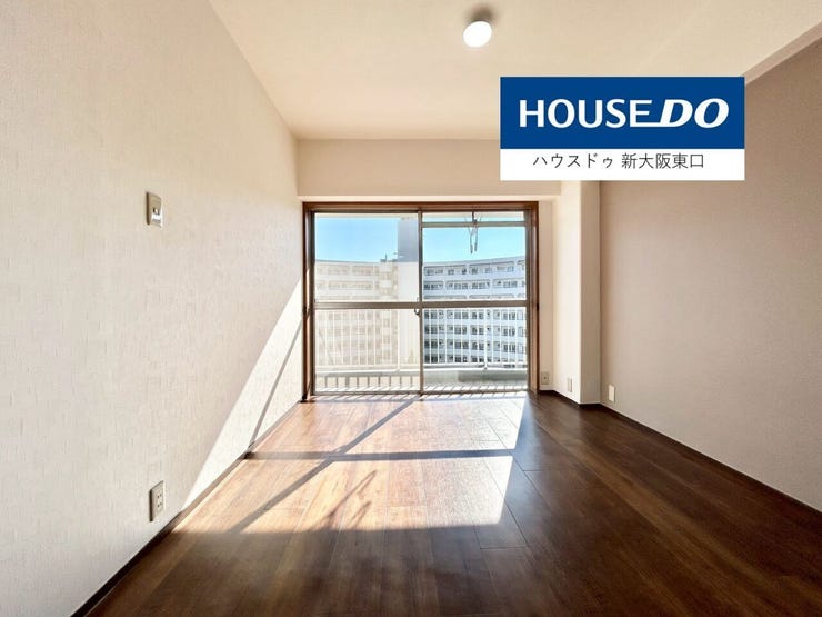 南東向きのバルコニーがある13帖のLDK