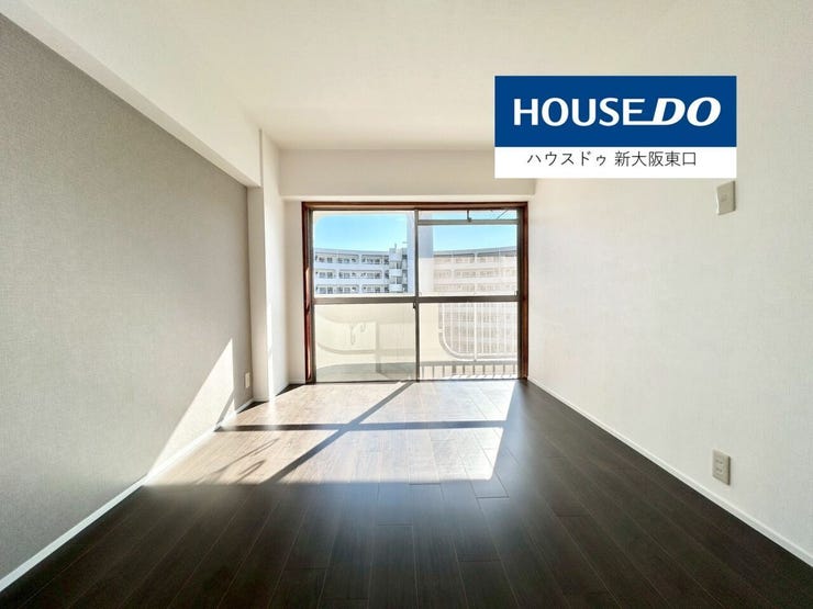 南東向きのバルコニーがある6帖の寝室です。