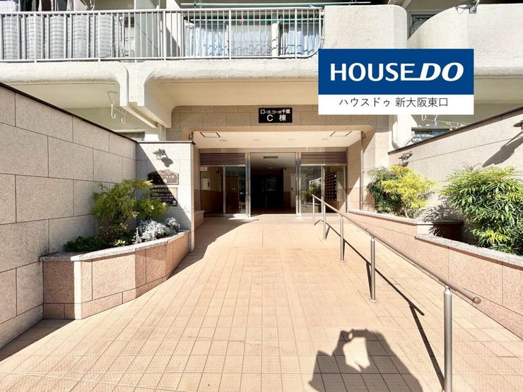 広くて明るいエントランスです。
バリアフリーになってます。