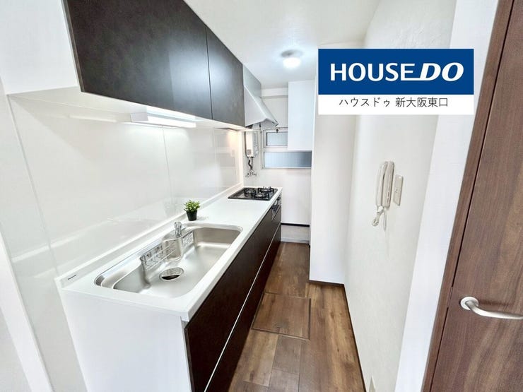 奥に窓があるキッチンスペースです。