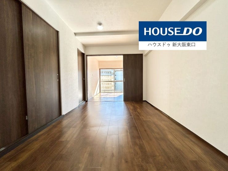 南東向きのバルコニーがある13帖のLDK