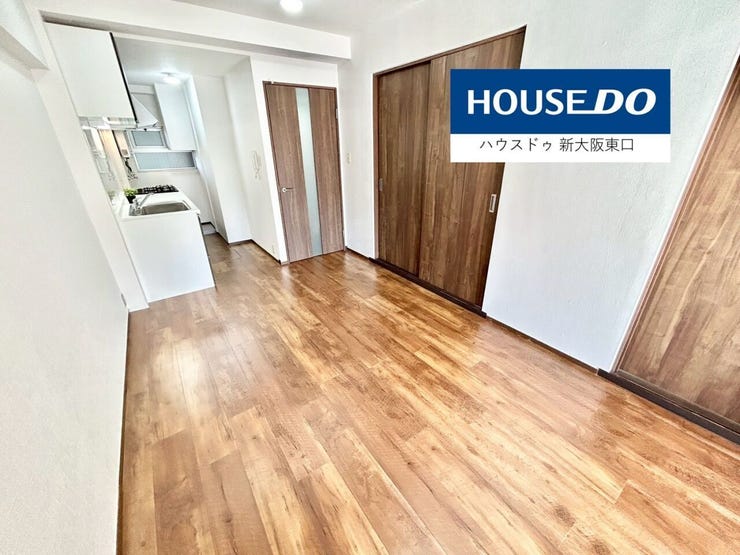 南東向きのバルコニーがある13帖のLDK