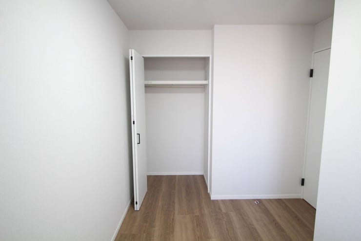 各居室にはクローゼットがあります。収納が多いお家はすっきりして快適空間です。