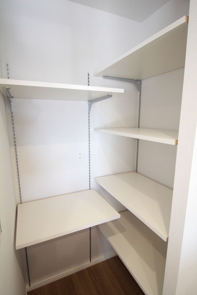 【パントリー】キッチン周りがすっきり片付き、まとめ買いも楽になるため、家事ラク&時短を実現します。