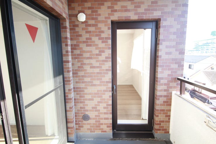 バルコニーから差し込む陽光・通風は、住環境・快適性と共に有り続ける貴重な「財産」です。