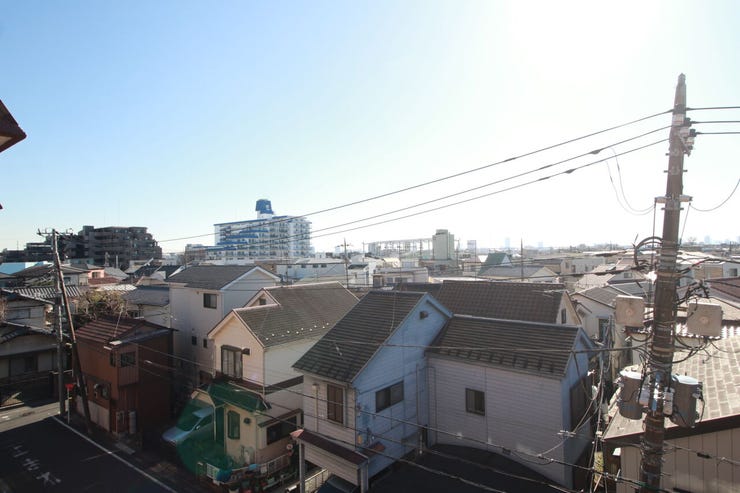 とても心地よい風が入ります。青空を眺めながら一息つける環境です。