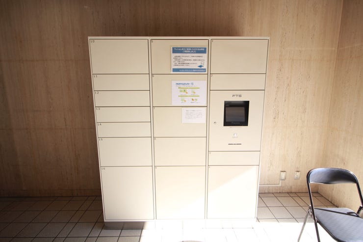 【宅配ボックス】留守中でも荷物を受け取ることができます。