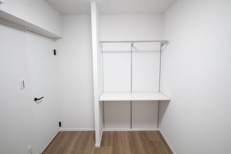 【クローゼット】各居室に完備!快適にお過ごしいただけます。荷物の多い方でもストレスなく生活できる素敵なマンションです。