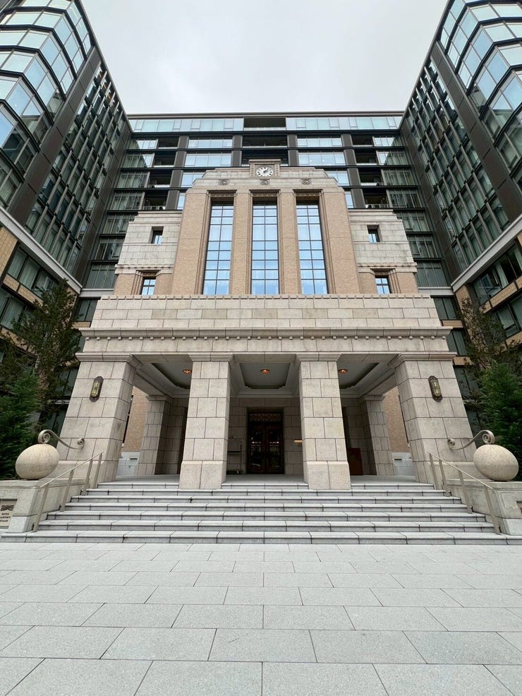 【外観】
とても高級感のある佇まいです。