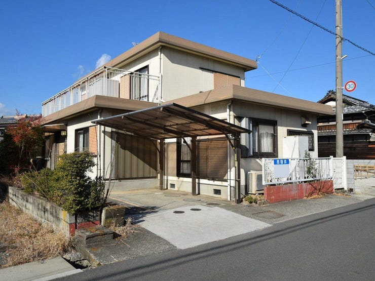 外観を南側より撮影