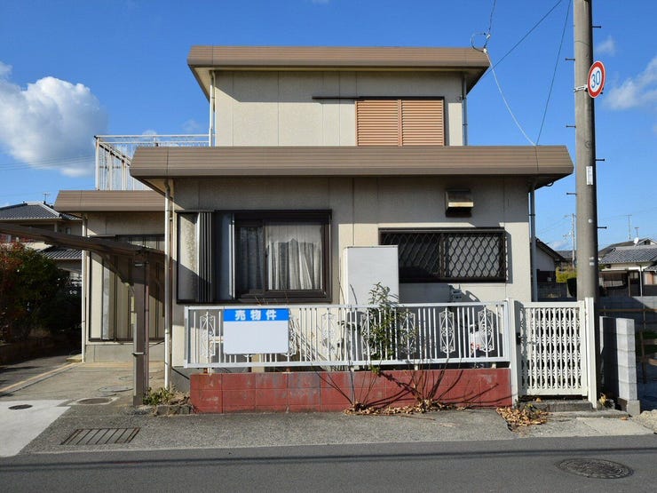 外観を南東側より撮影