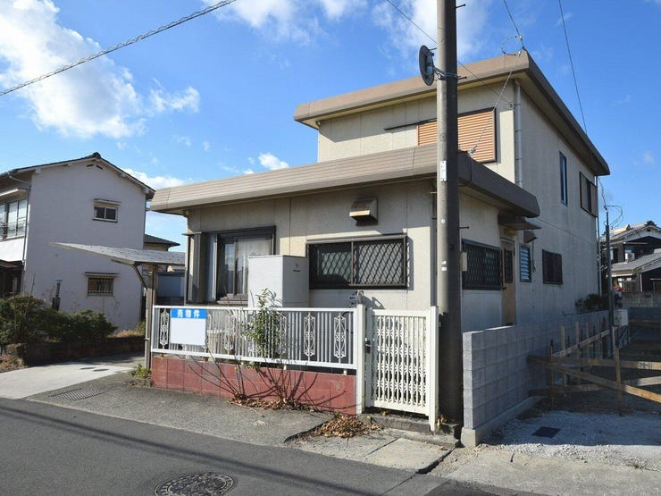 外観を東側より撮影