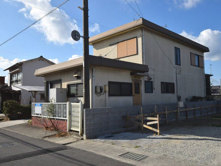 外観を東側より撮影