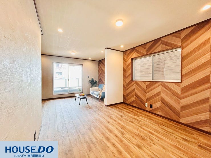 ◆約17帖の広々としたLDKでご家族とのゆったりした時間をお過ごし頂けます。ご家族でTVを見たり、食事をしたり、団らんできます。気持ちの良い日差しが差し込むリビングです♪